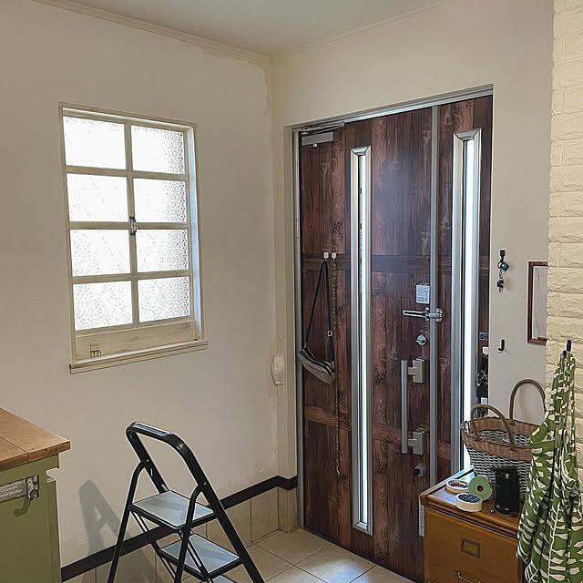 帰るたびほっとする玄関に♡床も壁も扉も自分らしくDIY