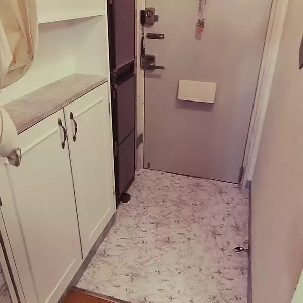 「帰るたびほっとする玄関に♡床も壁も扉も自分らしくDIY」の画像