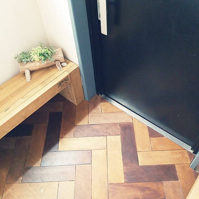 帰るたびほっとする玄関に♡床も壁も扉も自分らしくDIY