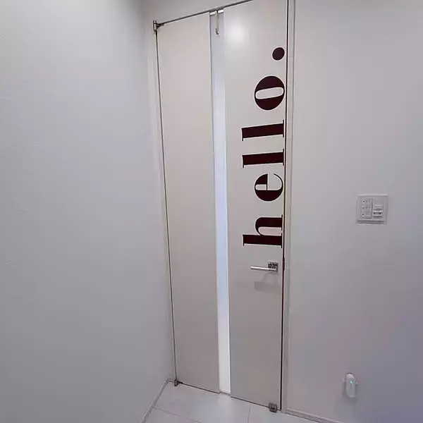 「帰るたびほっとする玄関に♡床も壁も扉も自分らしくDIY」の画像