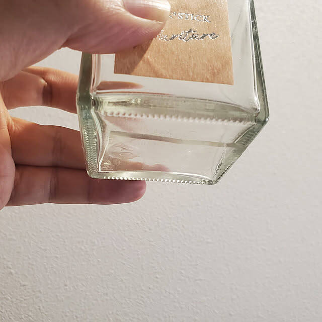 ペタッと貼るだけでディスプレイや収納のお悩み解決！魔法のテープの活用法6選