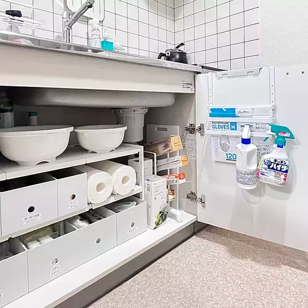 キッチンから玄関まで♪収納スペースを無駄なく使える伸縮ラックの活用法