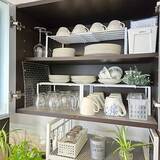 「キッチンから玄関まで♪収納スペースを無駄なく使える伸縮ラックの活用法」の画像3