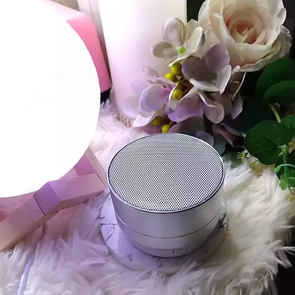 「音楽が流れる暮らしを手軽にかなえられる♪デザインや機能も豊富なダイソーのBluetoothスピーカー」の画像