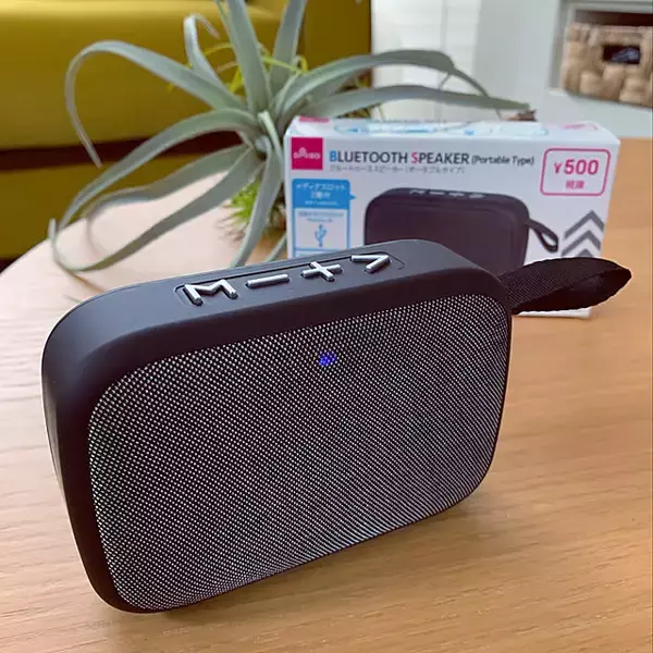 「音楽が流れる暮らしを手軽にかなえられる♪デザインや機能も豊富なダイソーのBluetoothスピーカー」の画像
