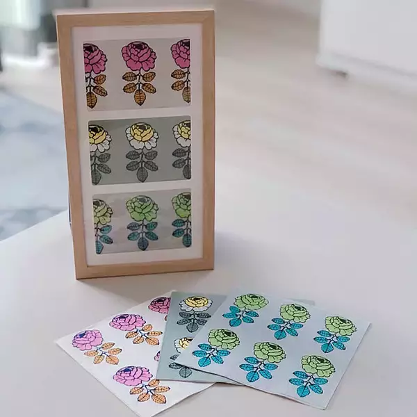 「気軽に取り入れやすい！セリアのフォトフレームで始める身近なディスプレイ」の画像