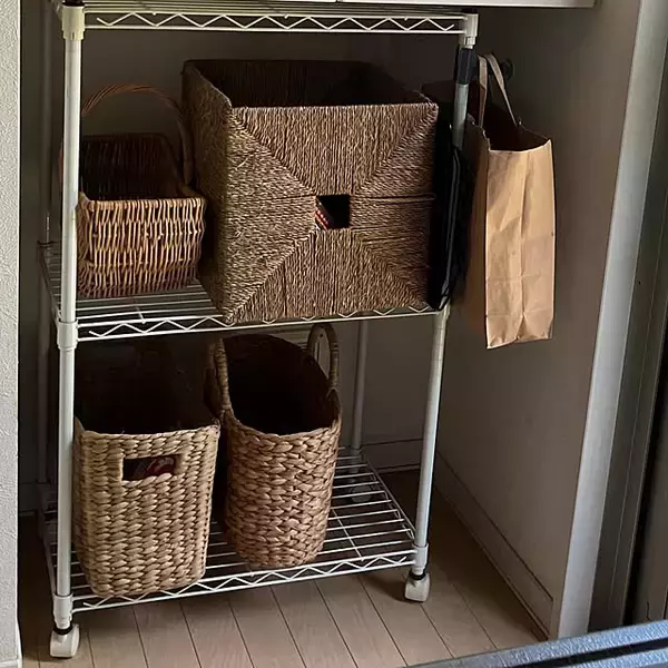 「IKEAのカゴでお部屋を整える！RoomClipユーザーさんの、カゴ活用法をご紹介」の画像