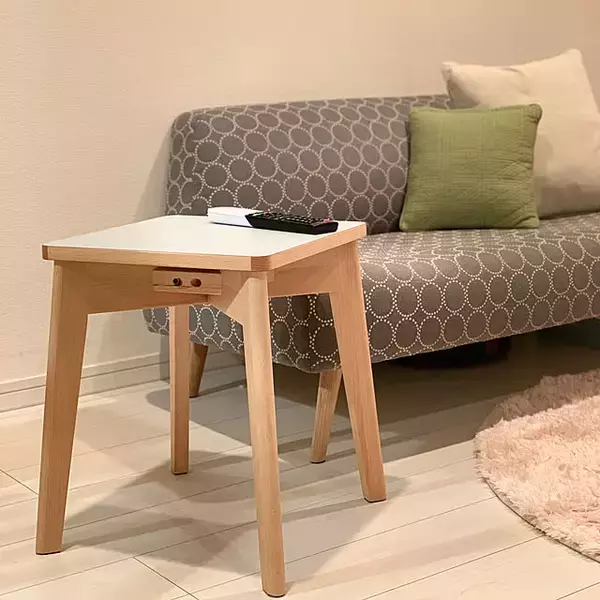 「座るだけじゃない用途の広さで暮らしをサポート♪デザインも機能も大満足のニトリのスツール」の画像