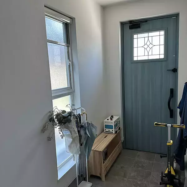 「飾ったり座ったりお家中で使える♪IKEAのベンチを取り入れた暮らしの実例をご紹介」の画像