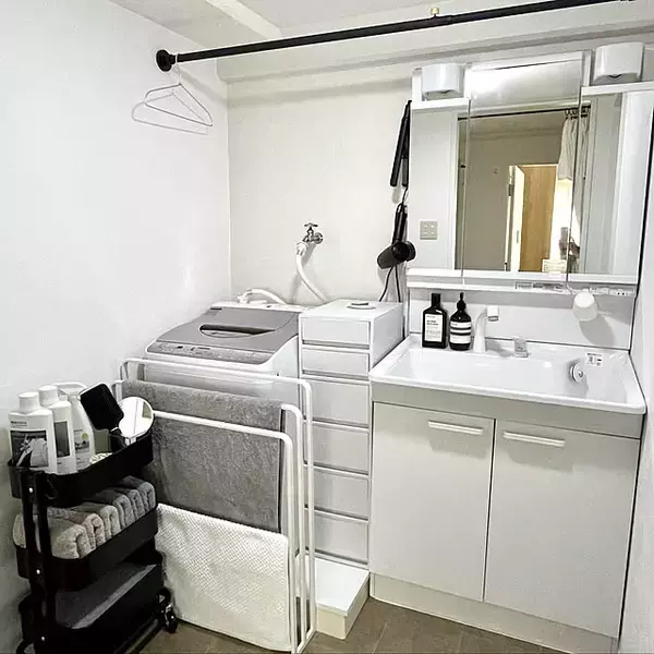 「清潔感を保ちながら使いやすく快適な空間を作る♪洗面所・バスルームの収納アイデア」の画像