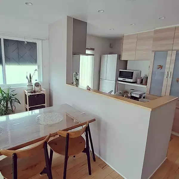 「「"置かない"がルール。余白が引き立てる、愛着あるキッチンの景色」 by mihiroさん」の画像