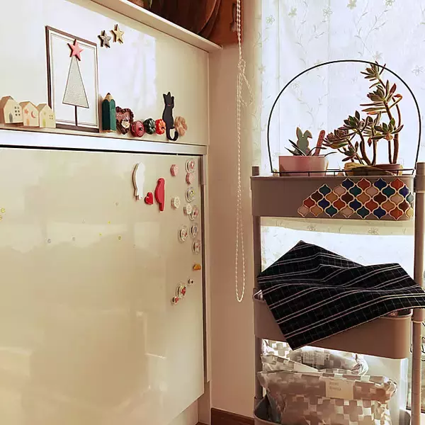 「簡単なのに本格的！セリアのタイルシールを活用したDIYアイデア」の画像