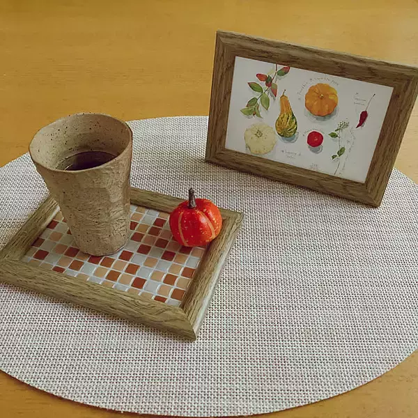 「簡単なのに本格的！セリアのタイルシールを活用したDIYアイデア」の画像