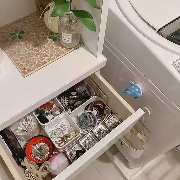 「引き出し・冷蔵庫のごちゃつき解消！ニトリの整理トレーを使った収納実例」の画像