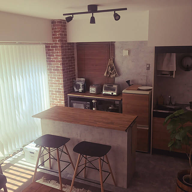 カフェ風インテリアを目指す方にも！収納＆作業台としても役立つキッチンカウンターDIYアイデア