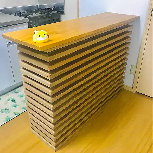 「カフェ風インテリアを目指す方にも！収納＆作業台としても役立つキッチンカウンターDIYアイデア」の画像