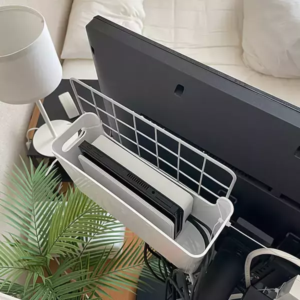 「周辺機器も配線もすっきり！ゲームをより快適に楽しむためのゲーム機収納アイデア」の画像