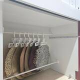 「【すきま活用アイデア】奥行きをムダにしない！6cmのすきまにつっぱり棒で作る背面収納 by love1017さん」の画像2