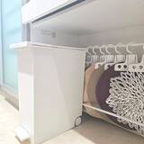 「【すきま活用アイデア】奥行きをムダにしない！6cmのすきまにつっぱり棒で作る背面収納 by love1017さん」の画像3