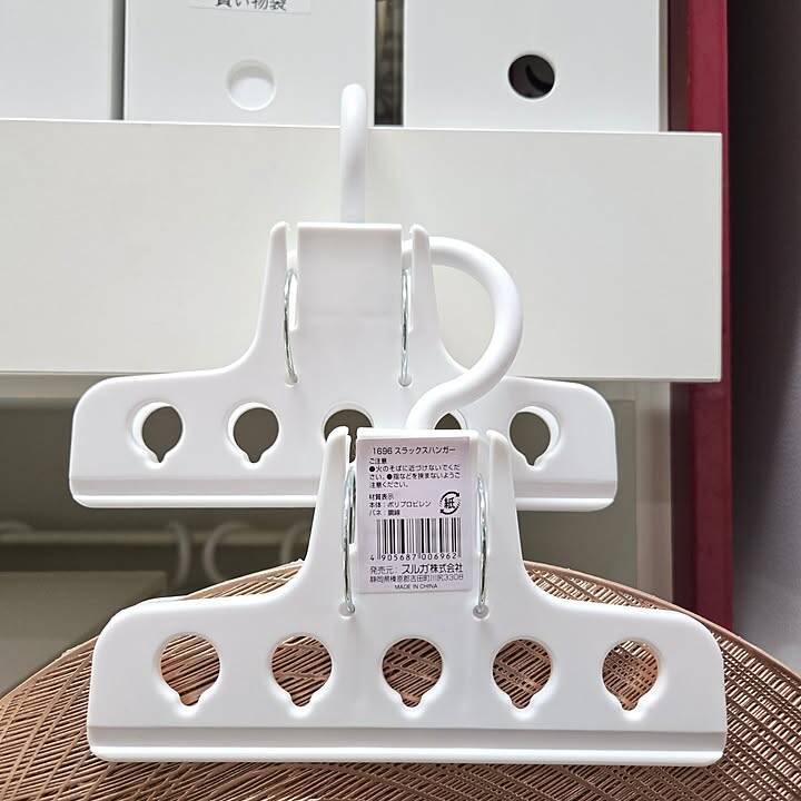 【すきま活用アイデア】奥行きをムダにしない！6cmのすきまにつっぱり棒で作る背面収納 by love1017さん