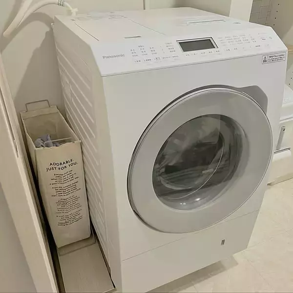 「洗濯物の置き場にはもう悩まない！ダイソー系列店のランドリーバッグが優秀」の画像