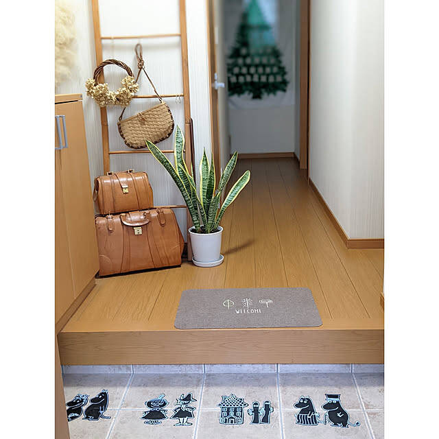 お絵かきもリメイクもこれ1枚で♪貼るだけ簡単DIYが楽しめるセリアの黒板シート