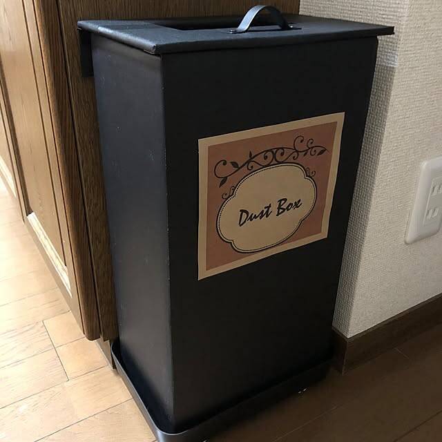 お絵かきもリメイクもこれ1枚で♪貼るだけ簡単DIYが楽しめるセリアの黒板シート