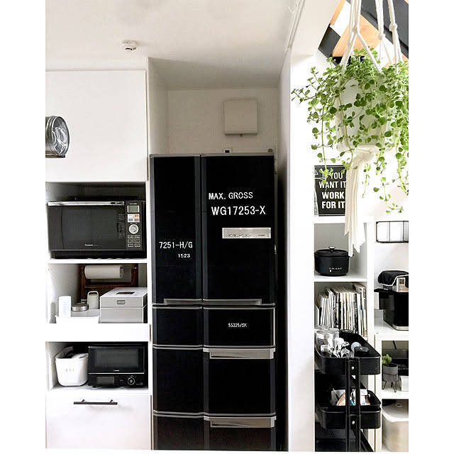 お絵かきもリメイクもこれ1枚で♪貼るだけ簡単DIYが楽しめるセリアの黒板シート