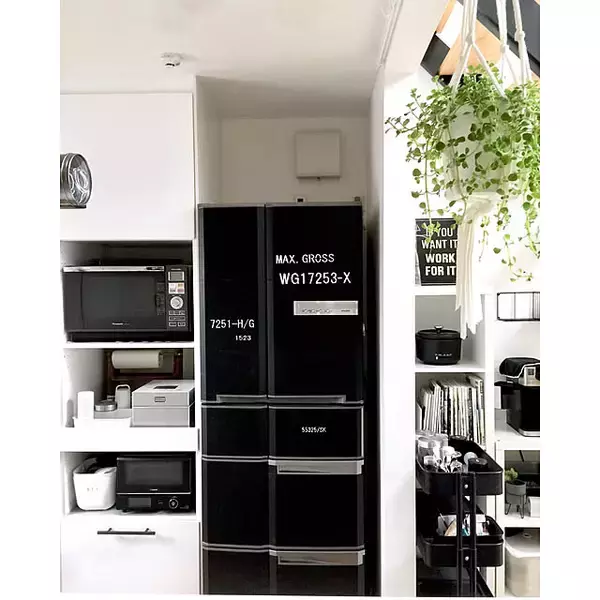 「お絵かきもリメイクもこれ1枚で♪貼るだけ簡単DIYが楽しめるセリアの黒板シート」の画像