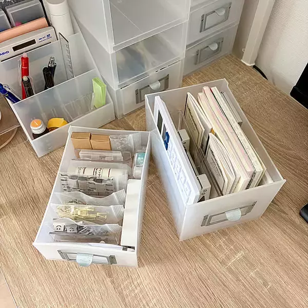 「重ねないから埋もれない♪ものが多くても見やすく整う「立てる収納」」の画像
