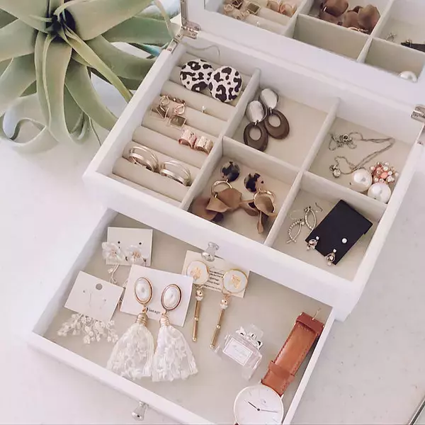 「見た目も美しく取り出しやすい！快適なアクセサリー収納のコツ」の画像