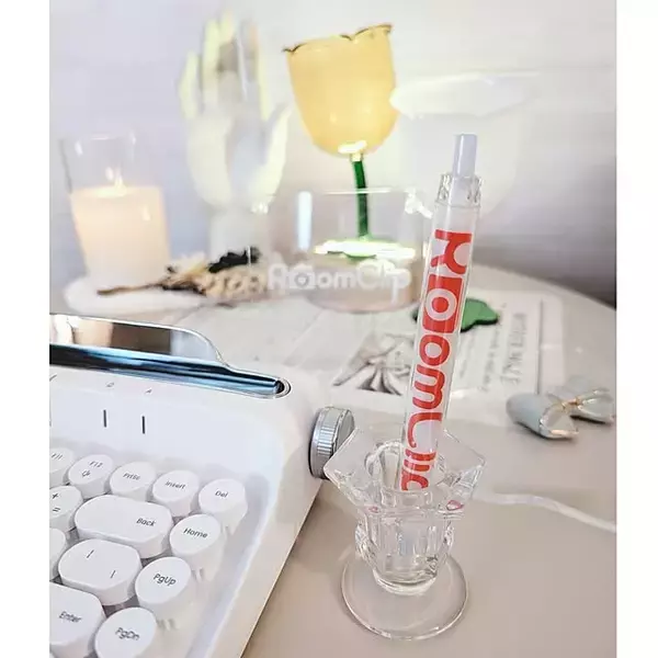 「机の上をもっと使いやすく自分らしく整えたい方に！セリアで見つけるデスク周り収納＆意外なアイデア」の画像