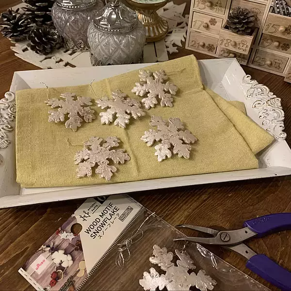 「ダイソーのナチュラルパーツで本格的な仕上がりに！自然素材を活かしたハンドメイドにチャレンジしませんか」の画像