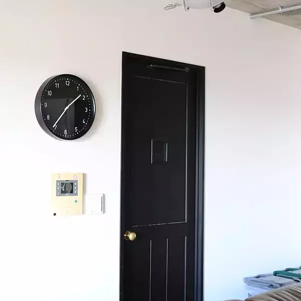 「置いても掛けても大活躍！どんな部屋にも馴染むIKEAの時計7選」の画像