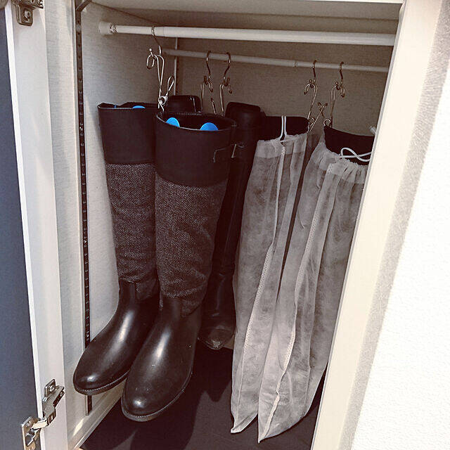 浮かせる＆吊るすならおまかせ！シンプルに決める無印良品ワイヤークリップ