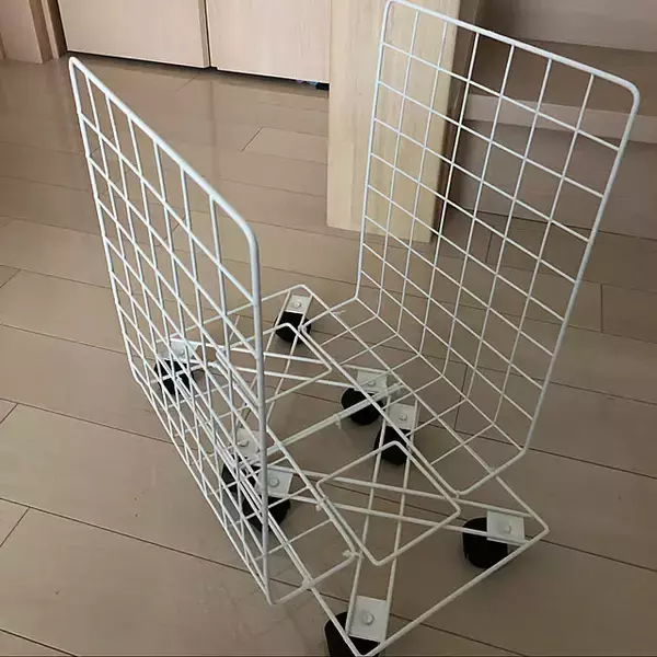 「移動や掃除、片付けもらくらく！便利なダイソーのキャスター付きアイテム」の画像