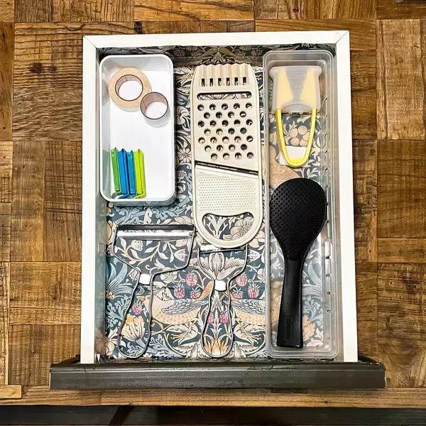 「気分も上がる♪リメイクシートを敷くだけ引き出しアレンジ」 by kamomeさん