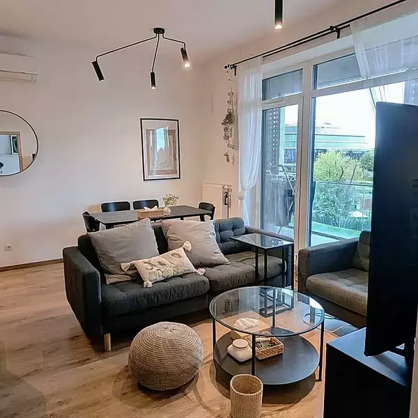 あれもこれも欲しくなる！デザイン豊富で使いやすさも抜群なIKEAのサイドテーブル