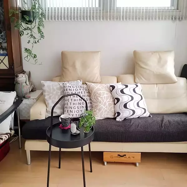 「あれもこれも欲しくなる！デザイン豊富で使いやすさも抜群なIKEAのサイドテーブル」の画像