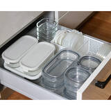 「スタッキング派？それとも立てる収納派？家事ラクを叶えるタッパーや保存容器の収納方法」の画像1