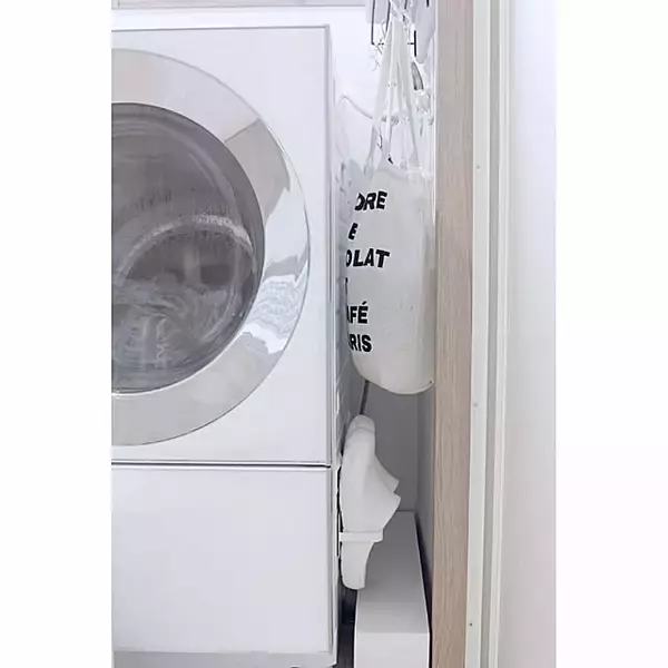 「玄関、ベランダ、お風呂の場所別にご紹介！参考にしたいサンダル収納のアイデア集」の画像