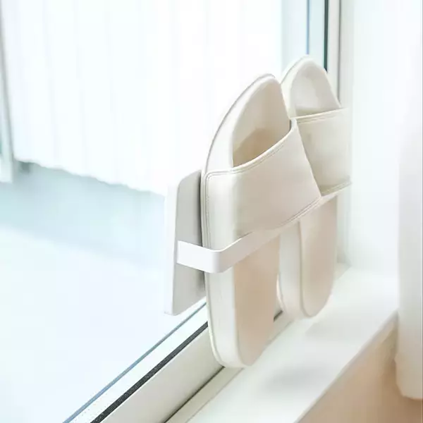 「玄関、ベランダ、お風呂の場所別にご紹介！参考にしたいサンダル収納のアイデア集」の画像