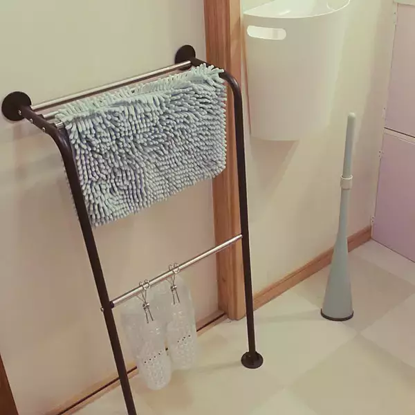 「玄関、ベランダ、お風呂の場所別にご紹介！参考にしたいサンダル収納のアイデア集」の画像