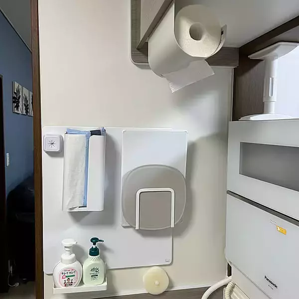 「調理も後片付けもスムーズに♪キッチンまわりを使いやすく整えるまな板収納のアイデア6選」の画像