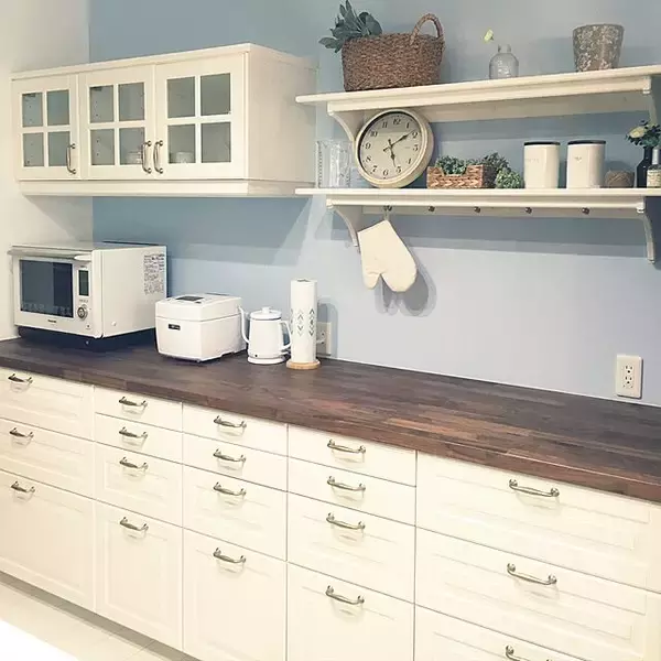 「万能カラーでつくる憧れ空間◎どんなインテリアにもハマるホワイトキッチン」の画像