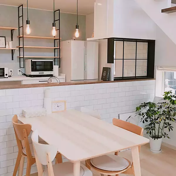 「万能カラーでつくる憧れ空間◎どんなインテリアにもハマるホワイトキッチン」の画像