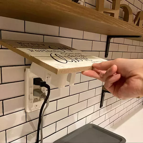 「家電や電子機器がたくさんあってもすっきり片付く！コンセント周りの収納の工夫」の画像