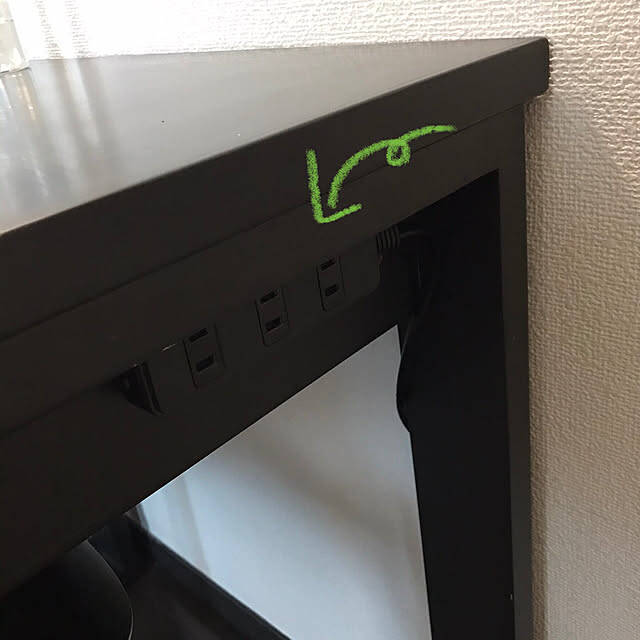 家電や電子機器がたくさんあってもすっきり片付く！コンセント周りの収納の工夫