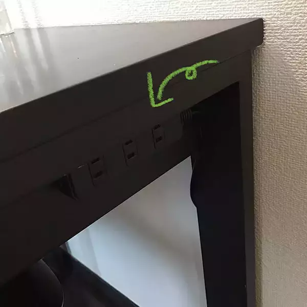 「家電や電子機器がたくさんあってもすっきり片付く！コンセント周りの収納の工夫」の画像