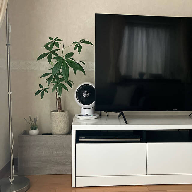 家電や電子機器がたくさんあってもすっきり片付く！コンセント周りの収納の工夫